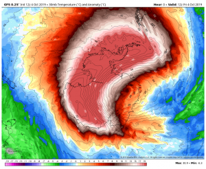 Anomalia delle temperature a 22 km sopra l'Antartide di altezza secondo il GFS lo scorso 4 ottobre 2019