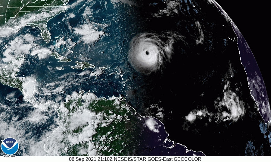 L'uragano Larry dal satellite GOES East della NOAA