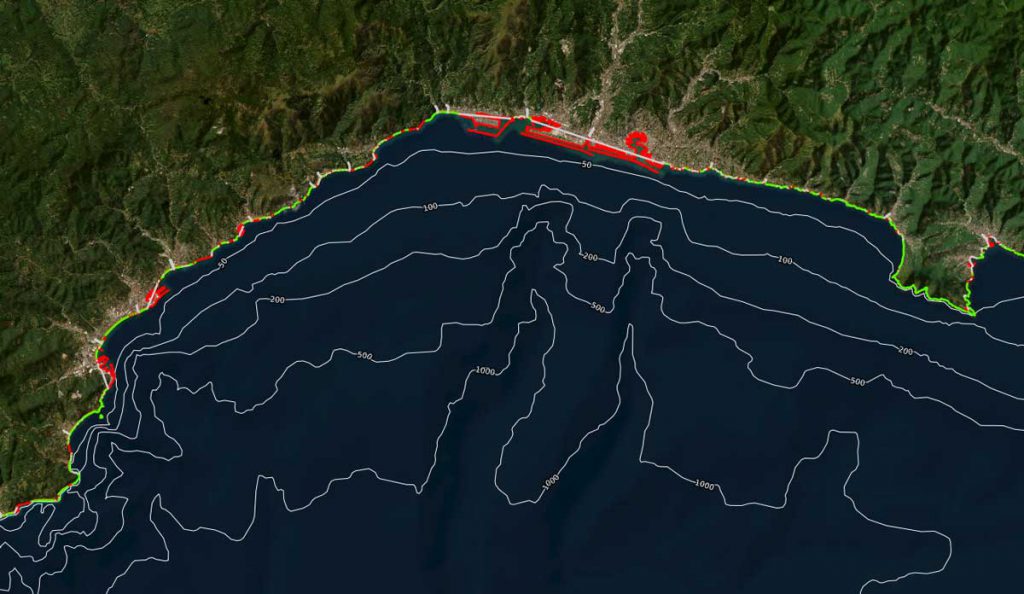 Linea costiera in Liguria. In rosso i tratti artificiali, in verde quelli naturali. Fonte Portale Coste ISPRA