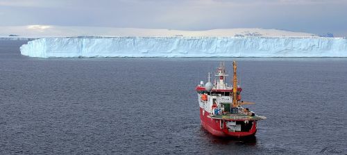 La rompighiaccio Laura Bassi in Antartide
