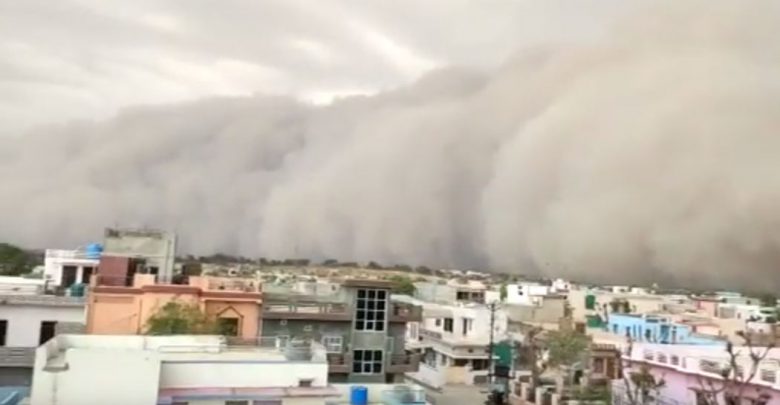 Tempesta di sabbia in India