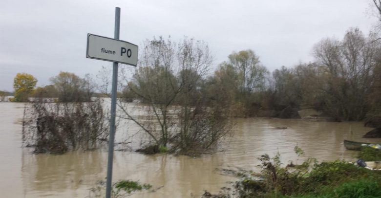 Maltempo, fiume Po in piena nel cremonese, novembre 2019