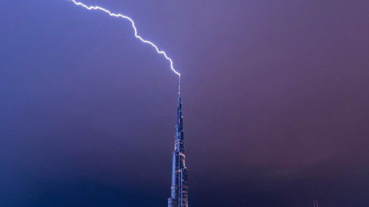 Dubai tempesta Burj Khalifa
