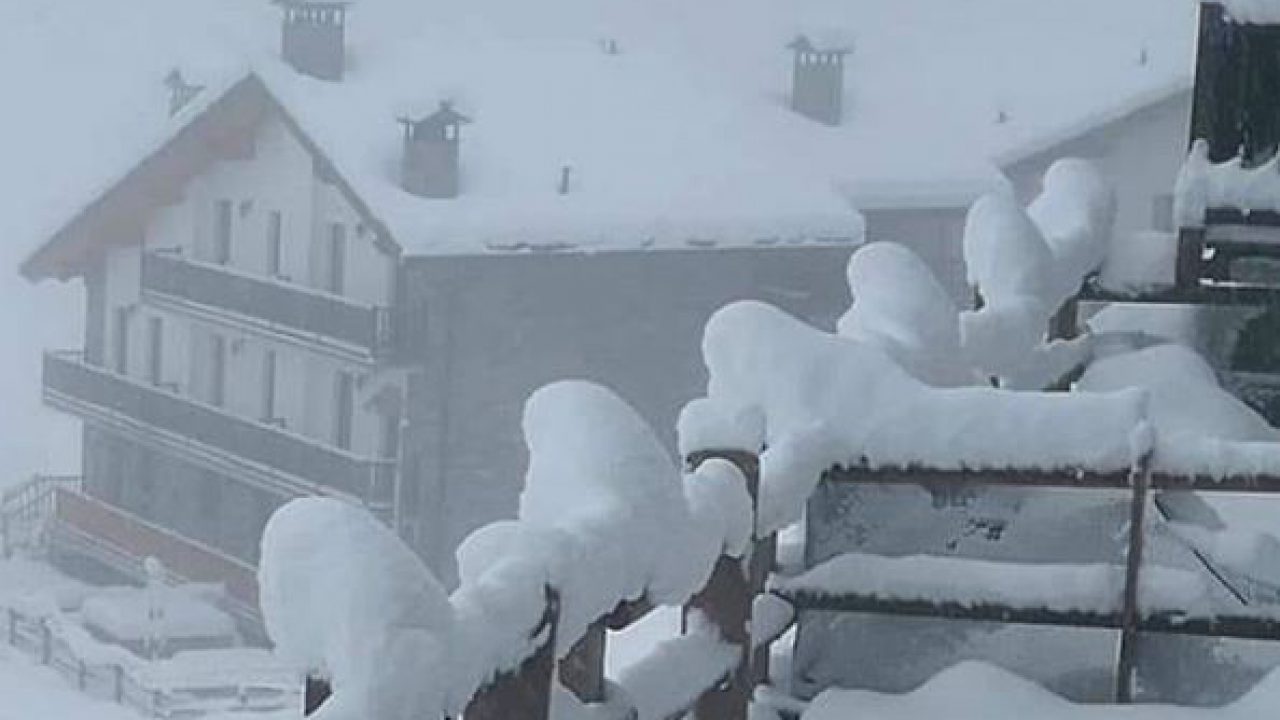 Tanta Neve Fresca Sul Confine Della Valle D Aosta Forte Rischio Di Valanghe