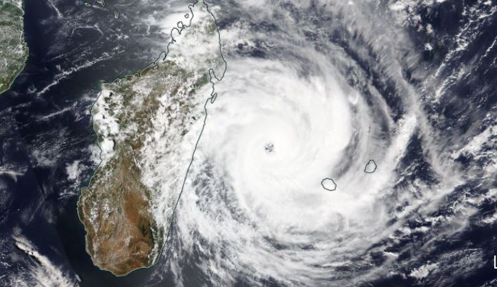 Ciclone Batsirai dal satellite NOAA-20 VIIRS