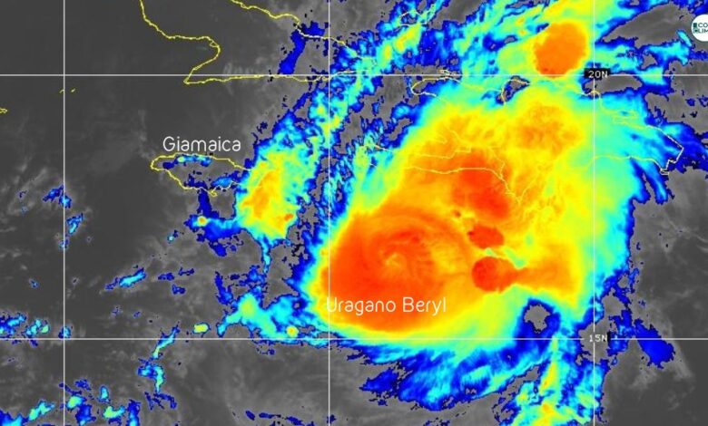 Uragano Beryl dal satellite NOAA Goes EAST