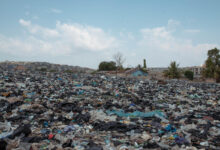 rifiuti tessili africa inquinamento - foto greenpeace (1)