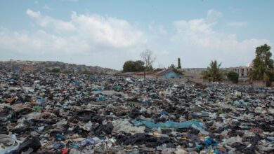 rifiuti tessili africa inquinamento - foto greenpeace (1)