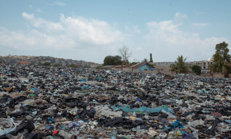 rifiuti tessili africa inquinamento - foto greenpeace (1)